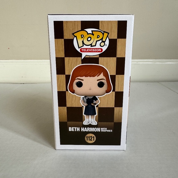 Funko Pop Television The Queens Gambit Beth Harmon with Trophies #1121. New - Picture 3 of 8